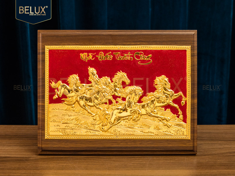 Ảnh Tranh mã đáo thành công bằng đồng mạ vàng 24k 31x24cm