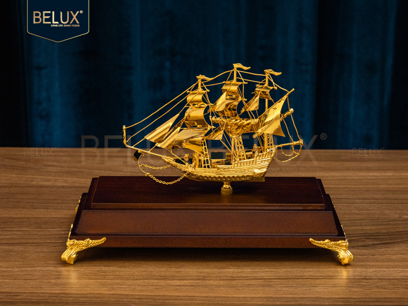 Ảnh Mô hình thuyền buồm mạ vàng 24k 21×10,5x17cm