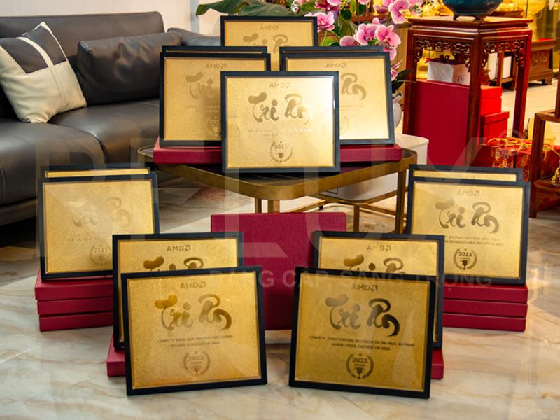 Ảnh Tranh tri ân thiết kế theo yêu cầu mạ vàng 24k