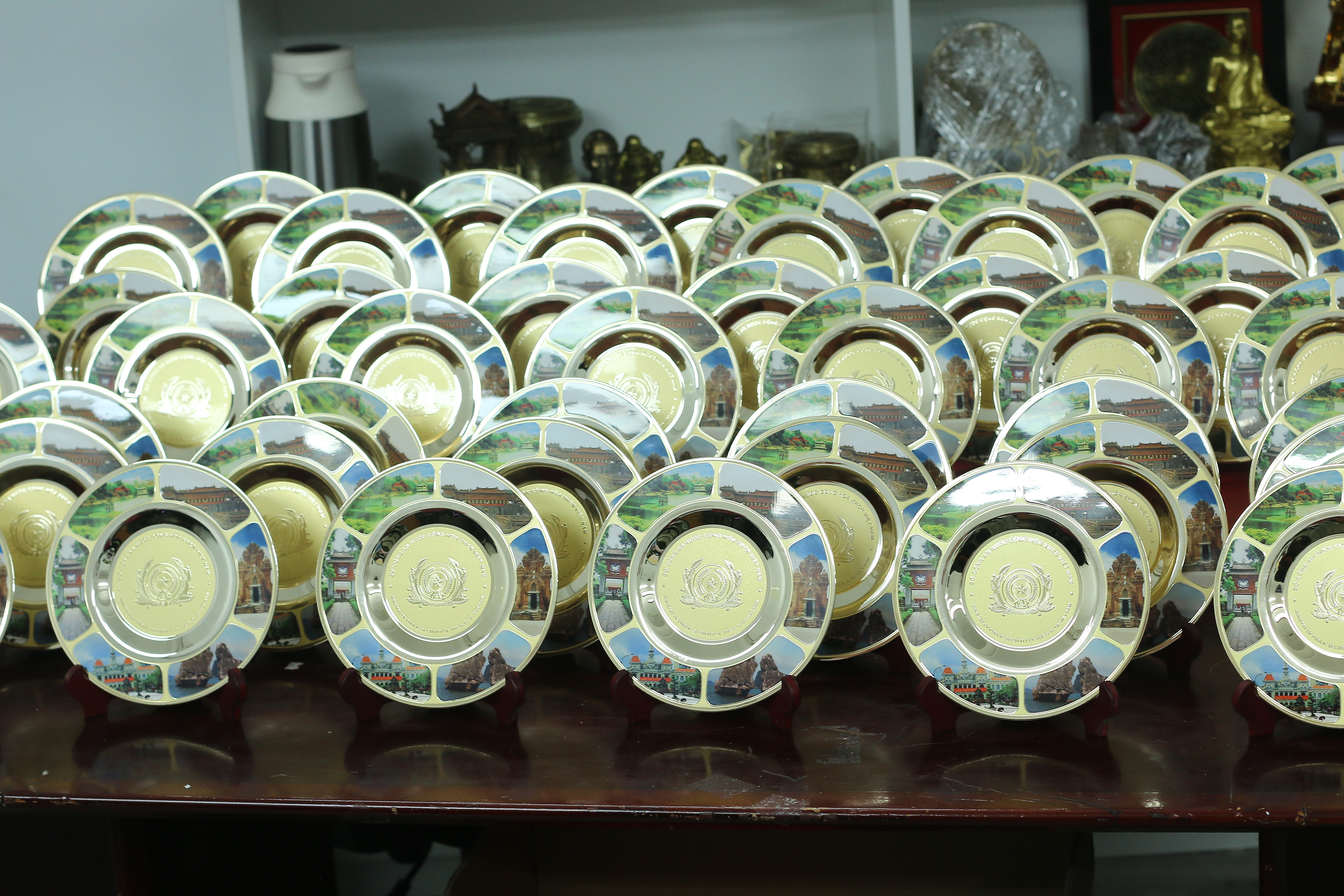 Ảnh Lô mặt đĩa 6 danh lam Bộ Công An D20 bằng đồng