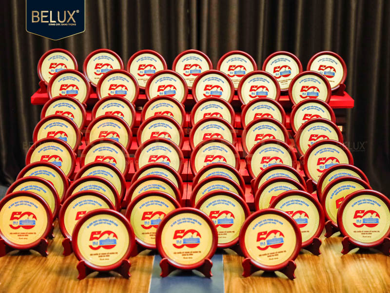 Ảnh Lô mặt đĩa 50 năm Thống Nhất Đất Nước D17 bằng đồng