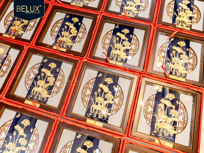 Ảnh Lô 100 tranh hoa sen Bộ Công Thương 30x30cm dát vàng 24k