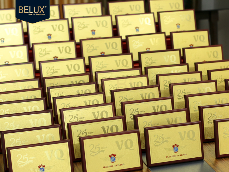 Ảnh Lô 120 tranh 25 năm VQ 20x13cm bằng đồng thiết kế