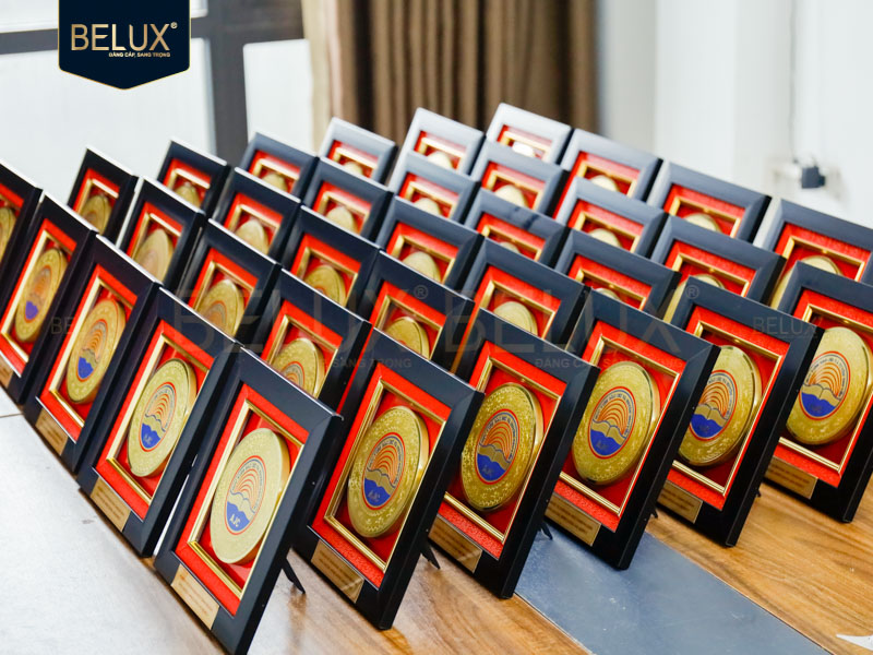 Ảnh Lô 50 tranh AJC 20x20cm bằng đồng thiết kế theo yêu cầu