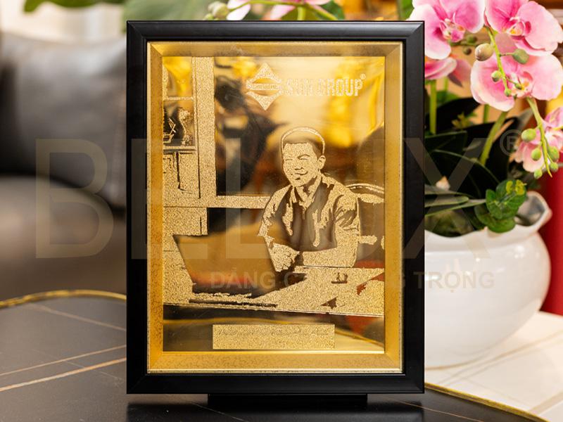 Ảnh Tranh chân dung mạ vàng thiết kế theo yêu cầu