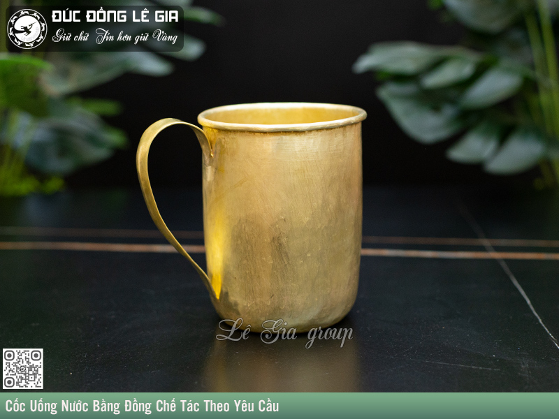 Cốc uống nước bằng đồng khắc tên là món quà rất ý nghĩa
