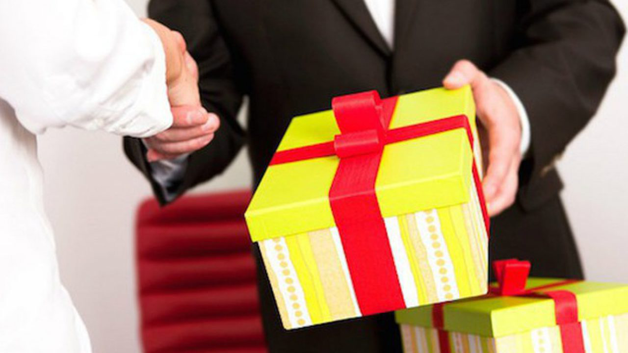 Món quà chia tay sếp chuyển công tác là những lời chúc tôt đẹp