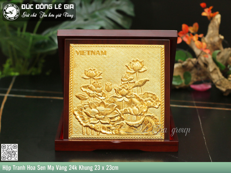 Bức tranh hoa sen thanh khiết được chế tác thu nhỏ sang trọng, chỉn chu
