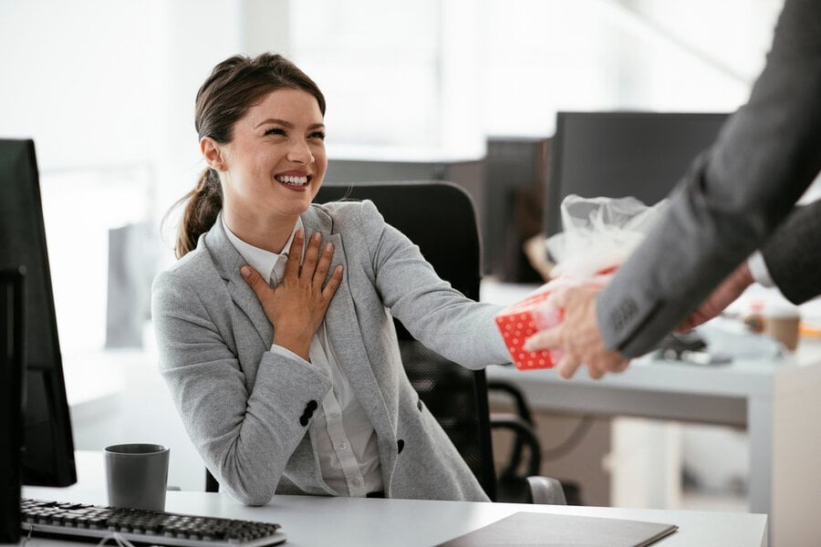 chọn quà sinh nhật cho xếp nữ