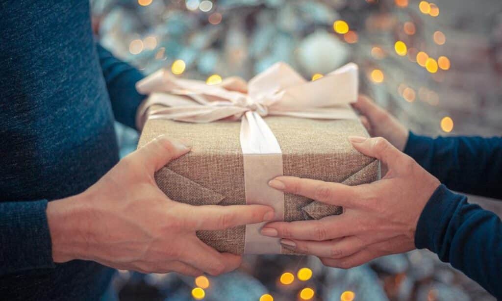 Quà chia tay là cơ hội để bạn gửi gắm lời cảm ơn tới sếp