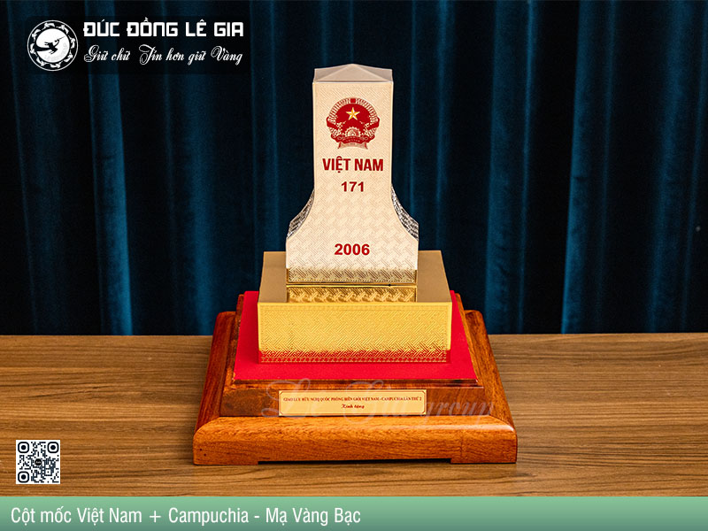 Vật phẩm tái hiện hình ảnh các cột mốc chủ quyền thiêng liêng