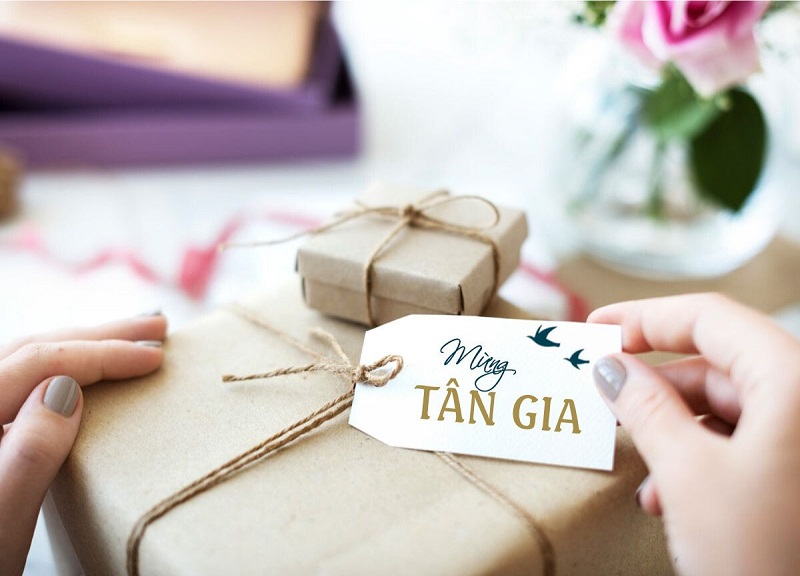 Quà tặng tân gia nhà sếp thể hiện sự kính trọng