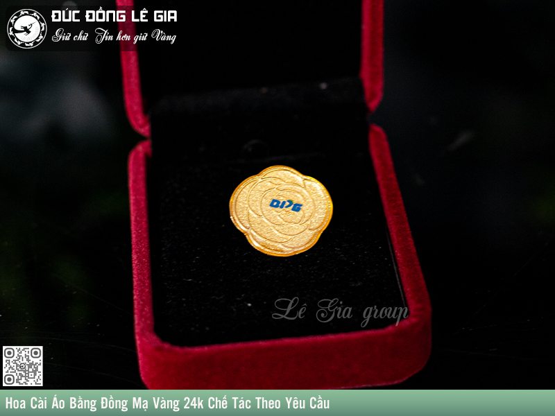 Hoa cài áo bằng đồng mạ vàng là món quà tặng cá nhân hóa tinh tế