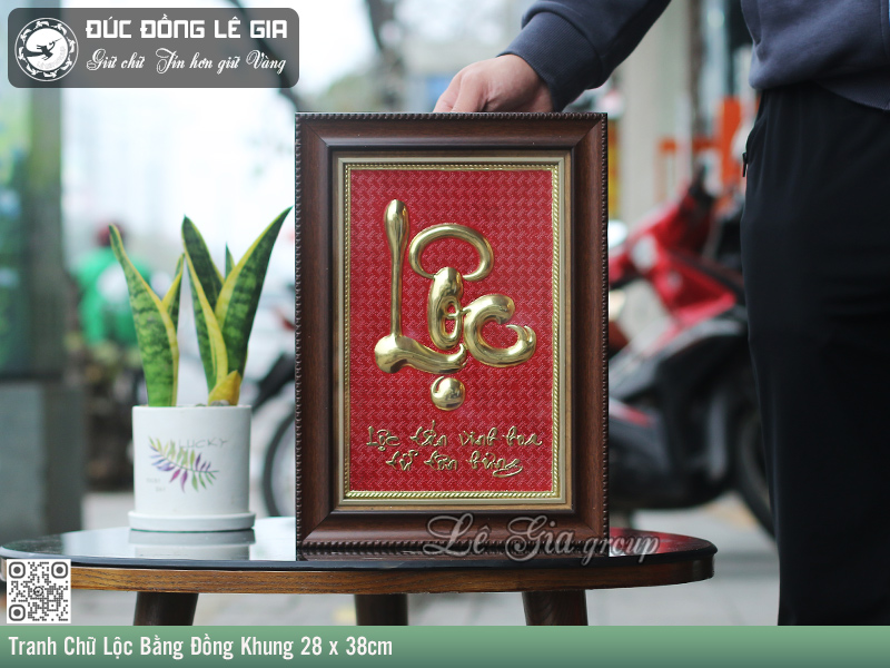 Tranh chữ Lộc được chế tác từ chất liệu đồng và thúc thủ công tinh xảo