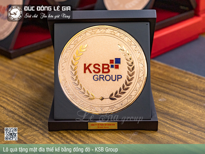 Đĩa biểu trưng là món quà lưu niệm sang trọng giúp ghi lại dấu ấn thương hiệu sâu sắc