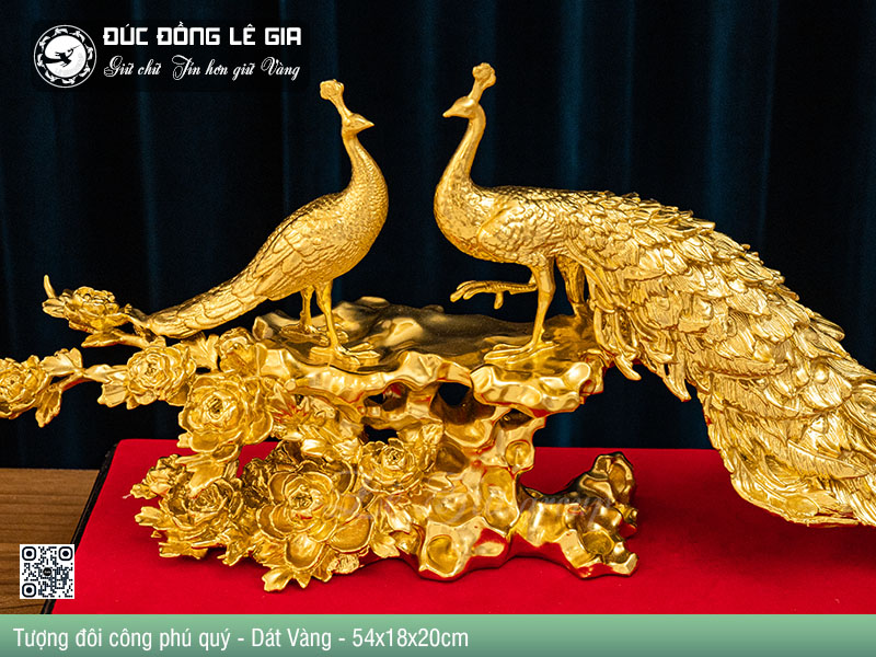 Chim công đại diện cho sự quyền quý và hài hòa