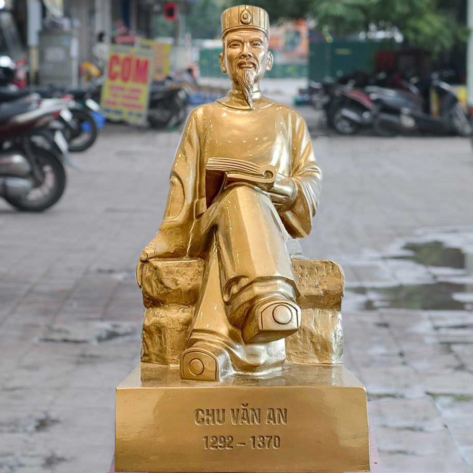 Bức tượng danh sư Chu Văn An là món quà tặng kỷ niệm thành lập trường mang tính biểu tượng cao quý nhất (Nguồn: sưu tầm)