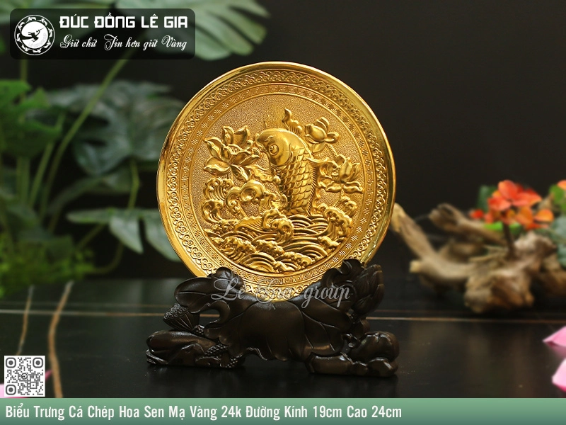 Hình tượng cá chép vượt vũ môn hóa rồng kết hợp cùng đóa sen thanh khiết