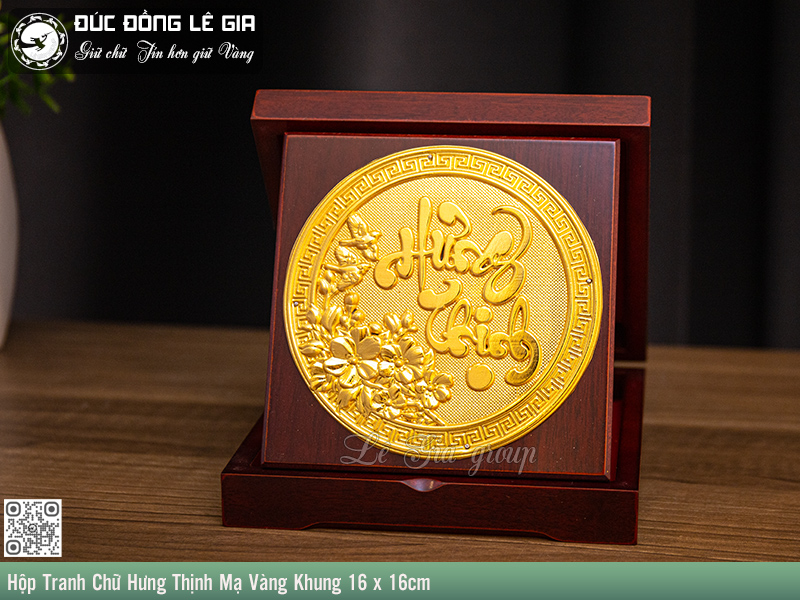 Bức tranh chữ hưng thịnh được chế tác thủ công và bao bọc trong hộp gỗ sang trọng