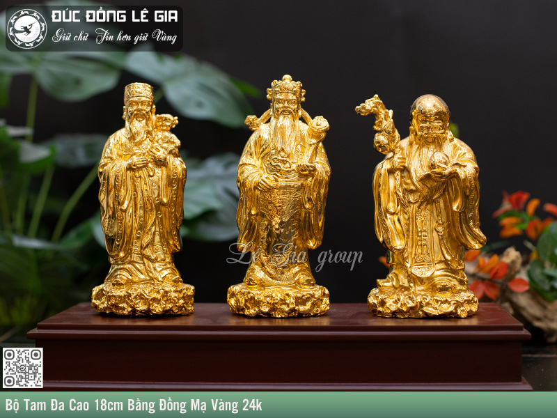 Bộ tượng ba vị thần với thần thái hân hoan, an nhiên