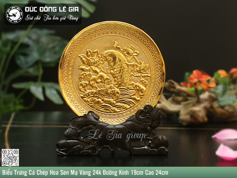 Hình ảnh "Cá chép vượt vũ môn" hóa Rồng là lời chúc sếp luôn thăng tiến và công danh rực rỡ