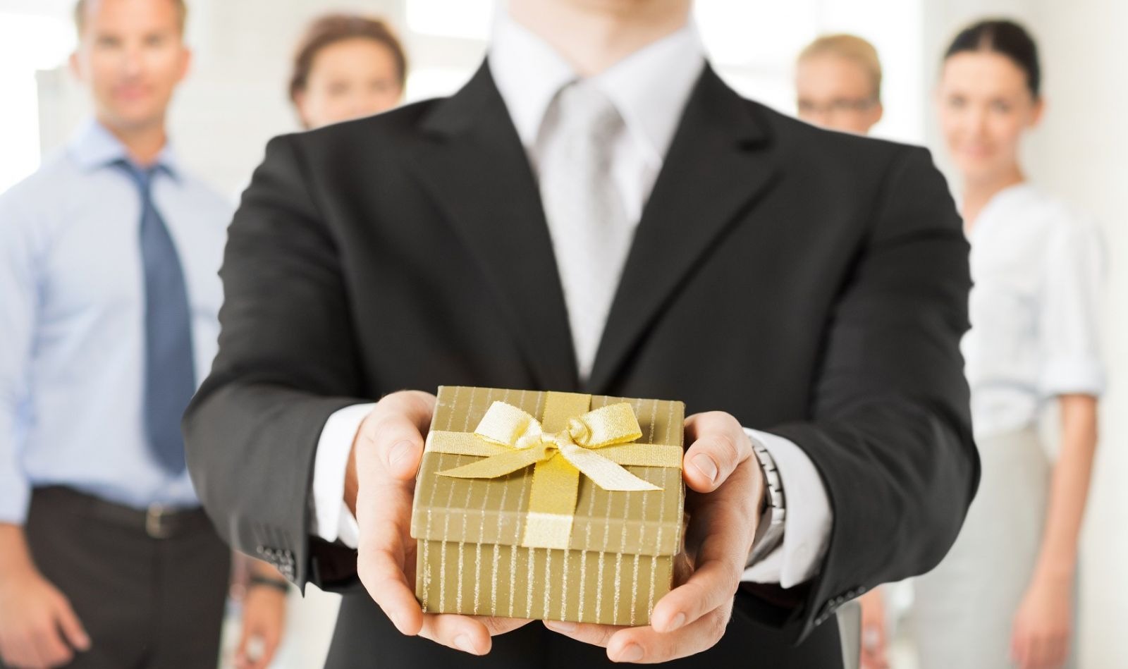 những điều càn tránh ki chon quà sinh nhật sếp nam