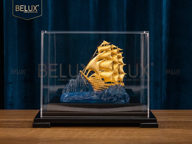 Ảnh Mô hình thuyền buồm dát vàng 24k 18x24x15cm M6