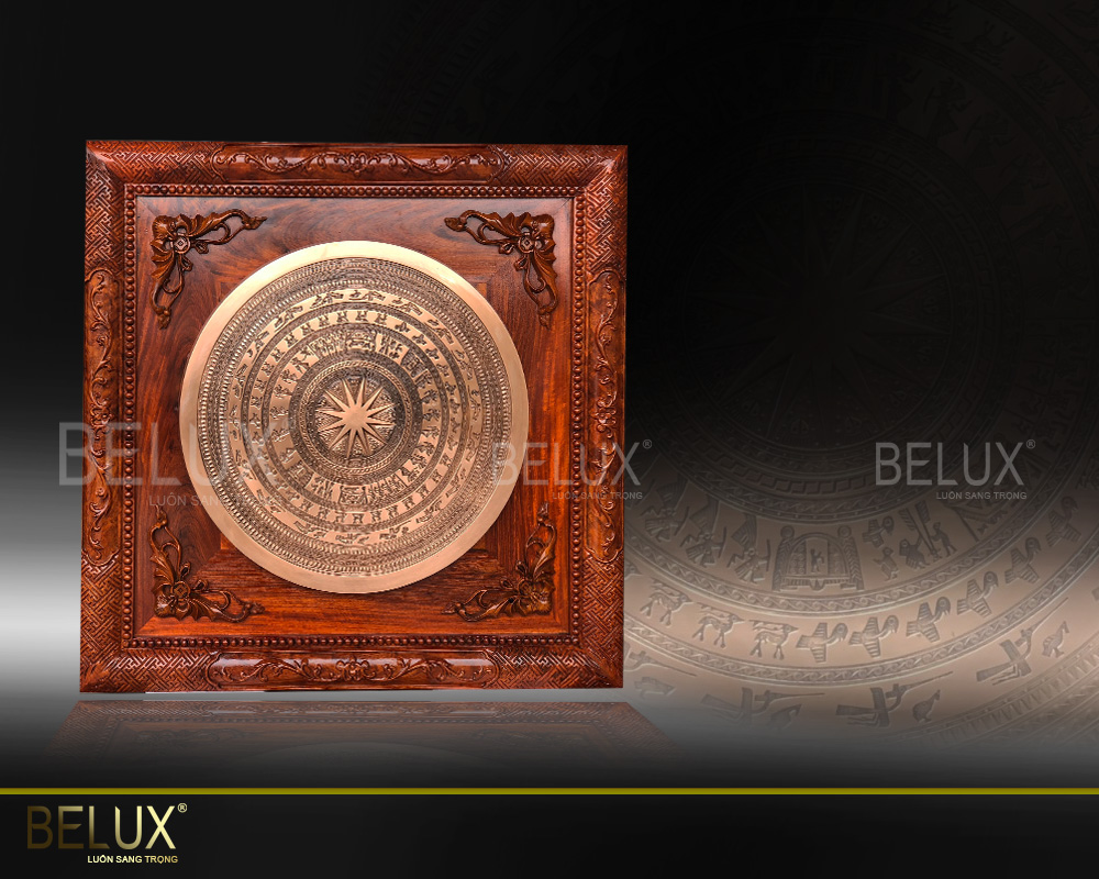 Ảnh Tranh mặt trống đúc hoa văn chìm khung gỗ