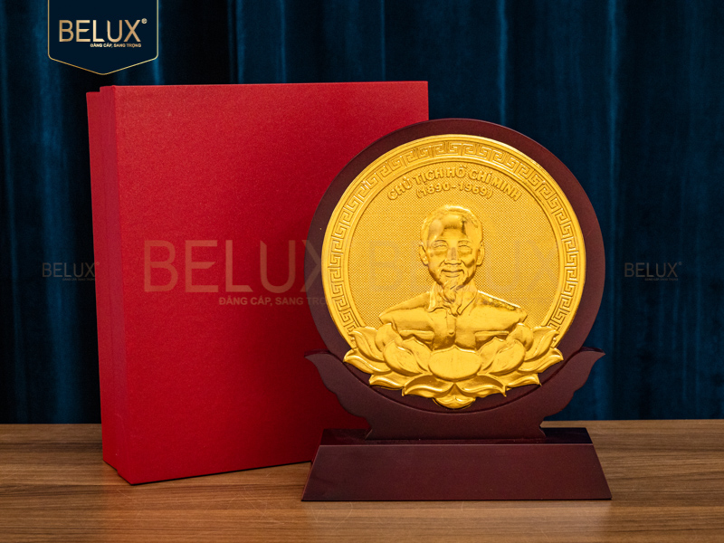 Ảnh Biểu trưng Bác Hồ mạ vàng 24k cao 25cm