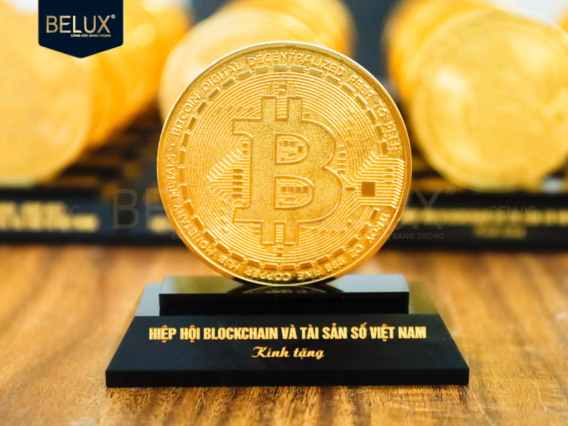 Ảnh Lô 100 đồng Bitcoin cao 11cm bằng đồng mạ vàng 24k thiết kế theo yêu cầu