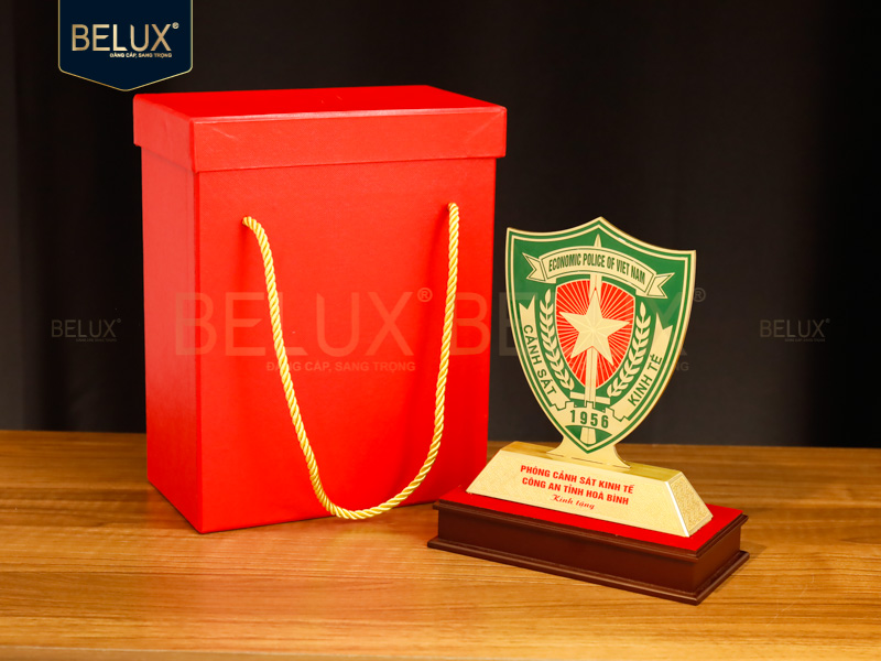 Ảnh Lô 105 Biểu trưng Phòng Cảnh Sát Kinh Tế Công An Tỉnh Hòa Bình cao 18cm bằng đồng thiết kế theo yêu cầu