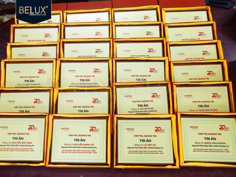 Ảnh Lô 24 tranh đồng Viettel Tri Ân 25x20cm thiết kế theo yêu cầu