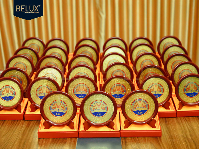 Ảnh Lô mặt đĩa AJC D17 bằng đồng thiết kế theo yêu cầu