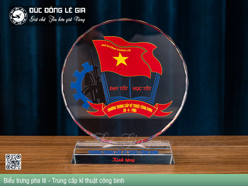 Biểu trưng pha lê - Trung cấp kĩ thuật công binh