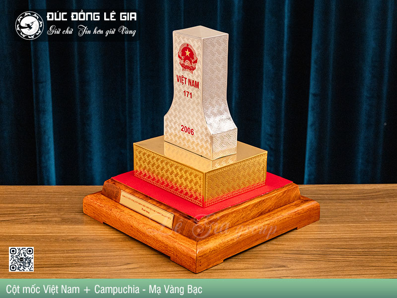 cot-moc-viet-cam-ma-bac-dep