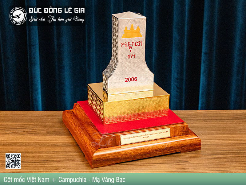 qua-tang-cot-moc-viet-cam-ma-vang-bac
