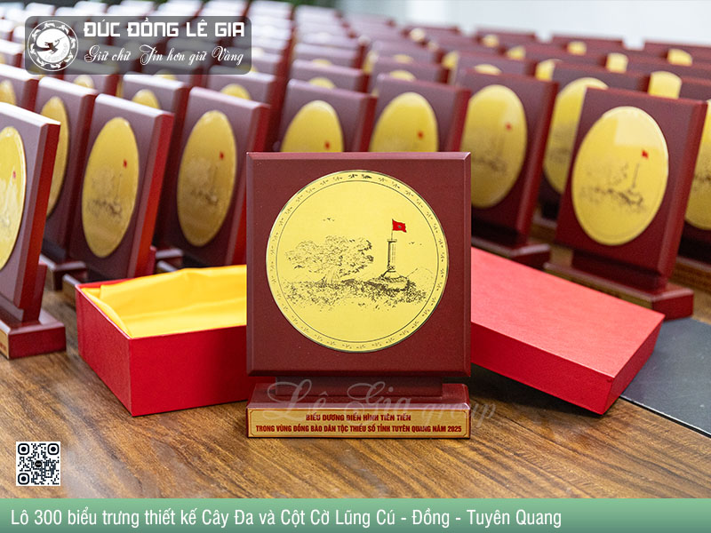 Lô 300 biểu trưng thiết kế bằng đồng - Tuyên Quang