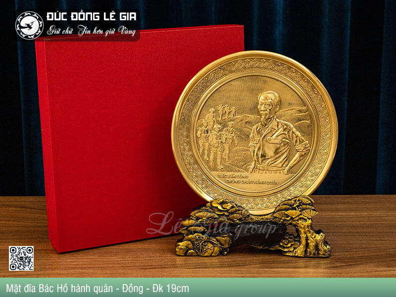 Mặt đĩa Bác Hồ hành quân Bằng Đồng - Đk 19cm