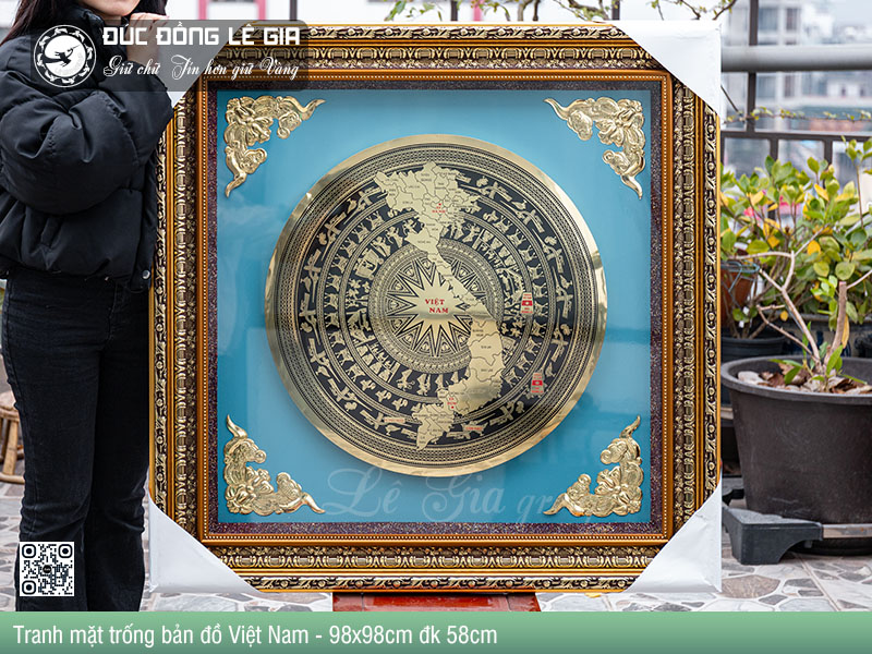 Tranh mặt trống đồng có bản đồ đường kính 58cm Khung 98 x 98cm