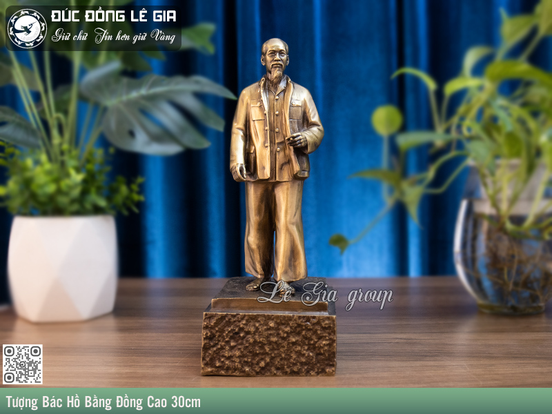 Tượng Bác Hồ Về Thăm Quê Hương