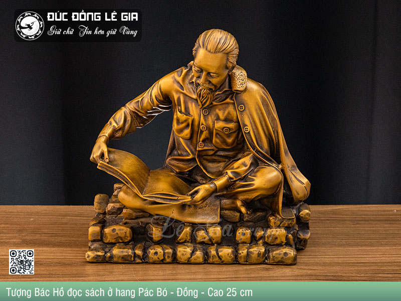 Tượng Bác Hồ đọc sách ở hang Pác Bó - Đồng - Cao 25 cm
