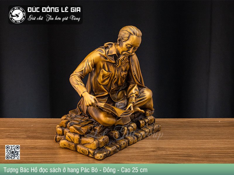 tuong-bac-ho-ngoi-doc-sach