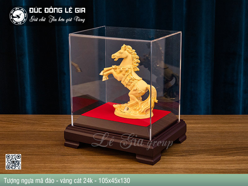 tuong-ngua-ma-dao-vang-cat-24k-de-ban