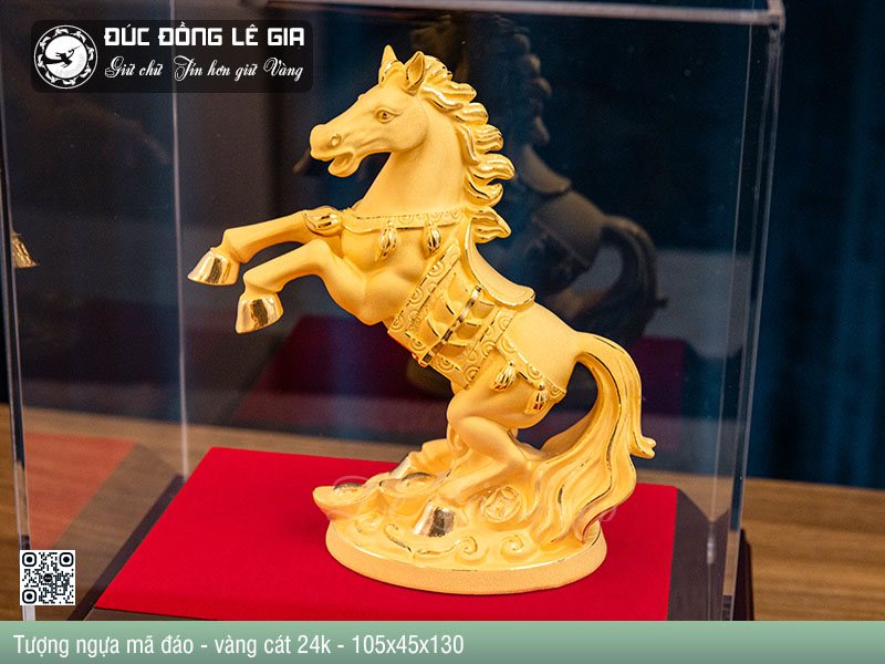 tuong-ngua-ma-dao-vang-cat-24k-decor