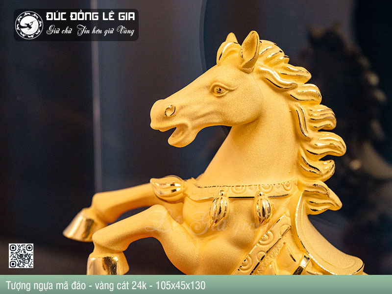 tuong-ngua-ma-dao-vang-cat-24k-decor-dep
