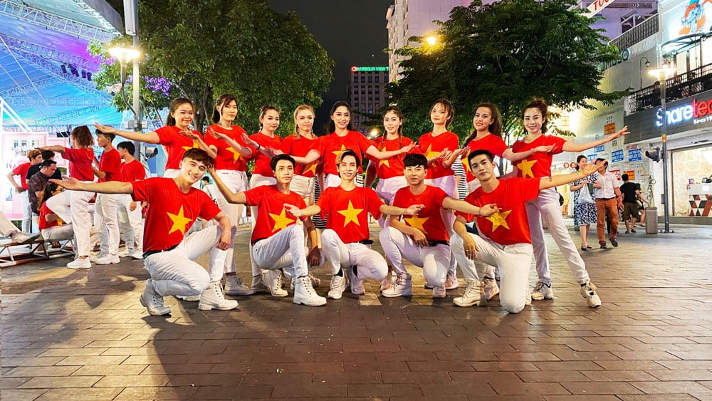 áo phông cờ đỏ sao vàng