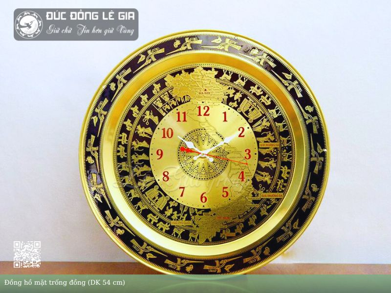 dong ho treo tuong bang dong mat trong