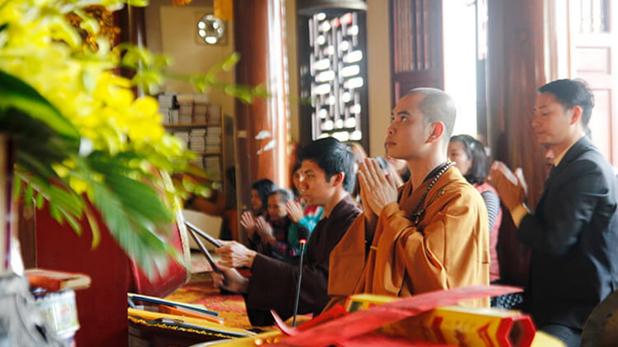le-cung-49-ngay-theo-quan-niem-phat-giao