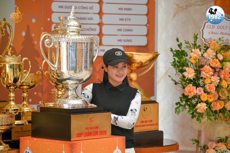 chup-anh-cup-golf