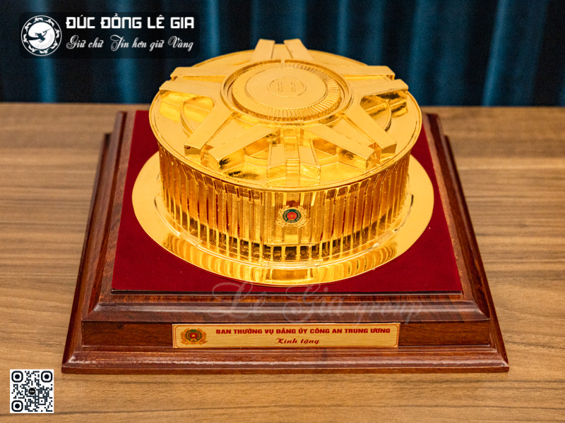 Mô hình tòa nhà Bộ Công An chế tác theo yêu cầu - Mạ Vàng - DK 17cm